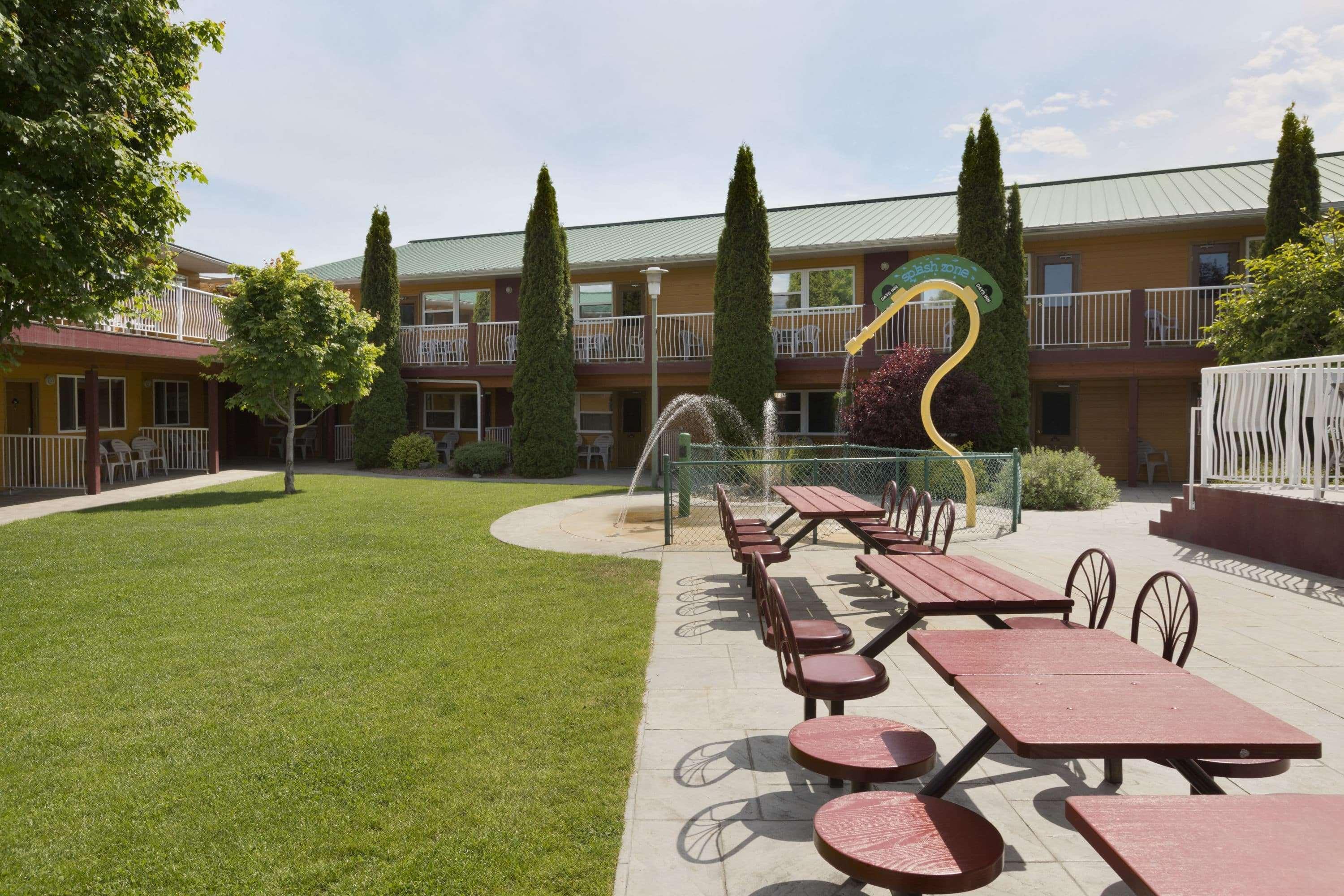 Days Inn By Wyndham Penticton Conference Centre Экстерьер фото