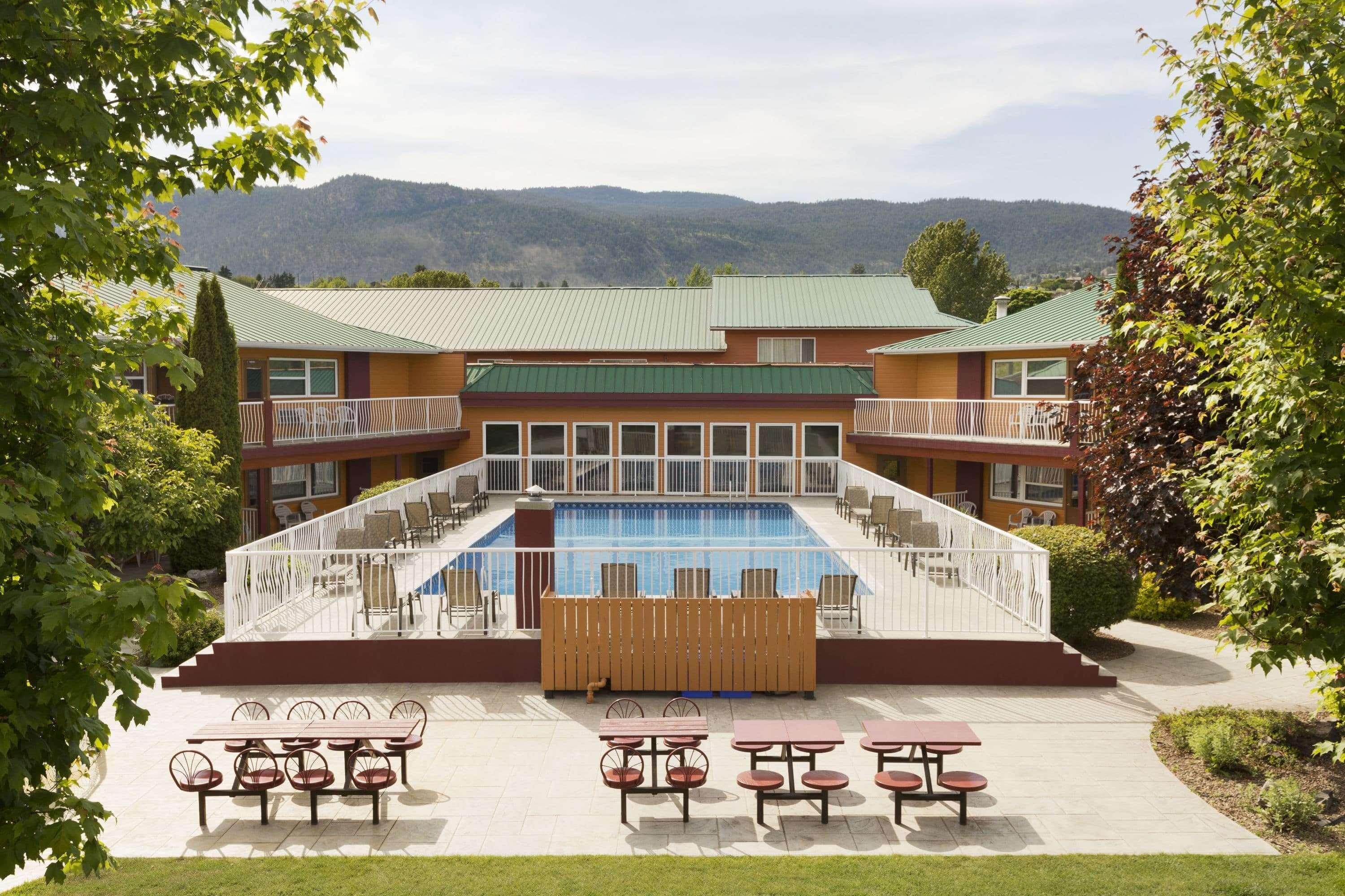 Days Inn By Wyndham Penticton Conference Centre Экстерьер фото