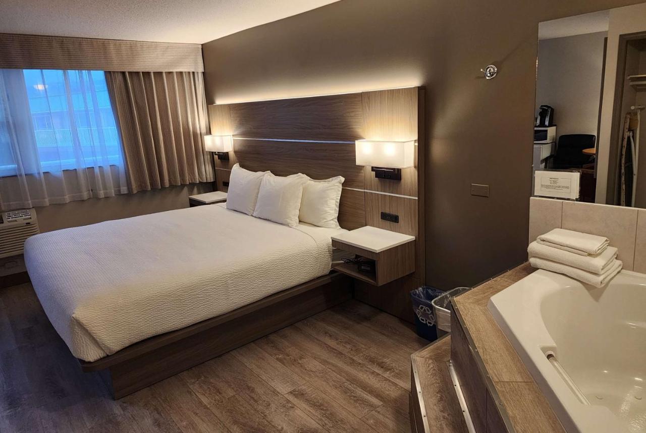 Days Inn By Wyndham Penticton Conference Centre Экстерьер фото
