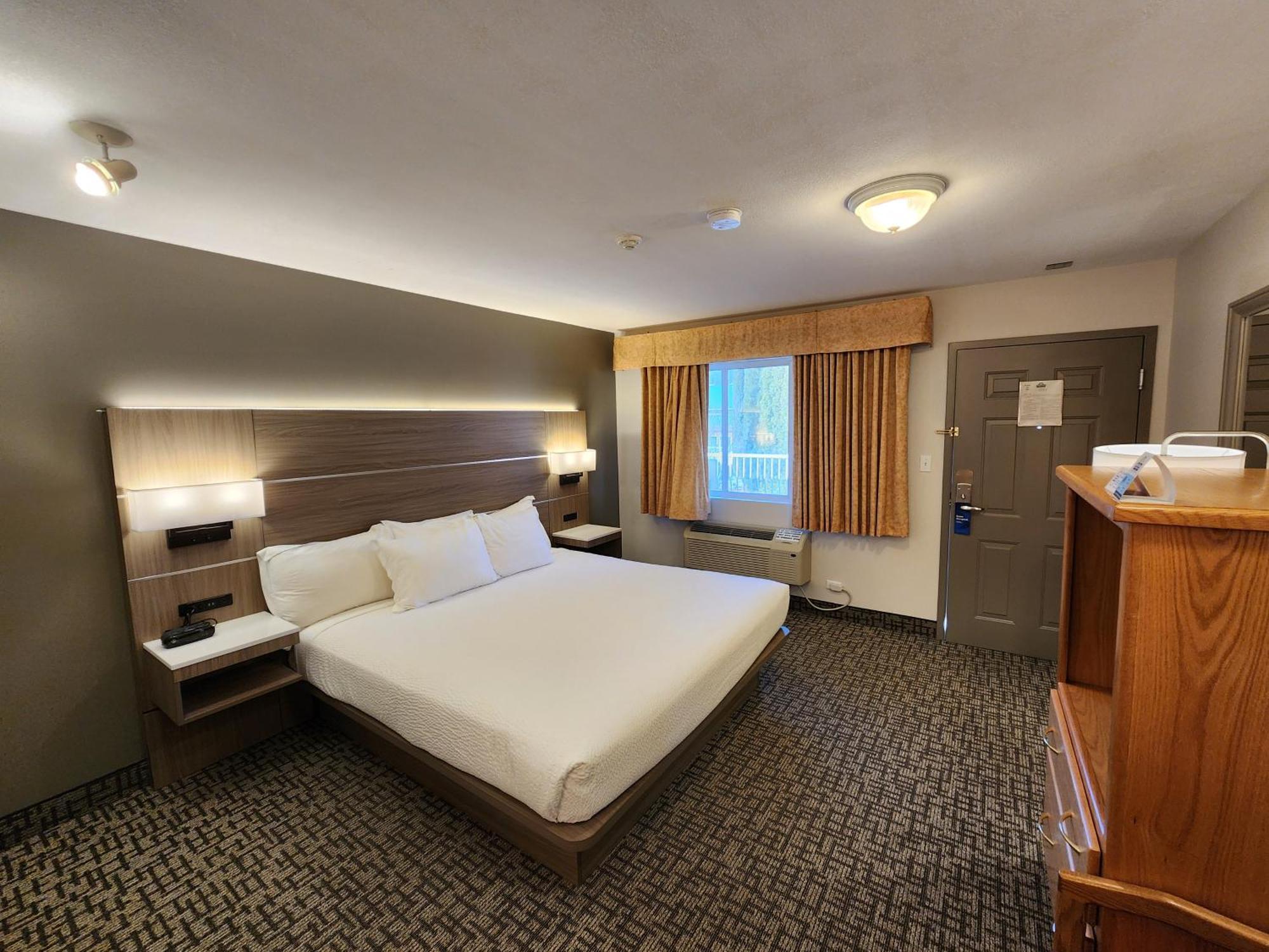 Days Inn By Wyndham Penticton Conference Centre Экстерьер фото