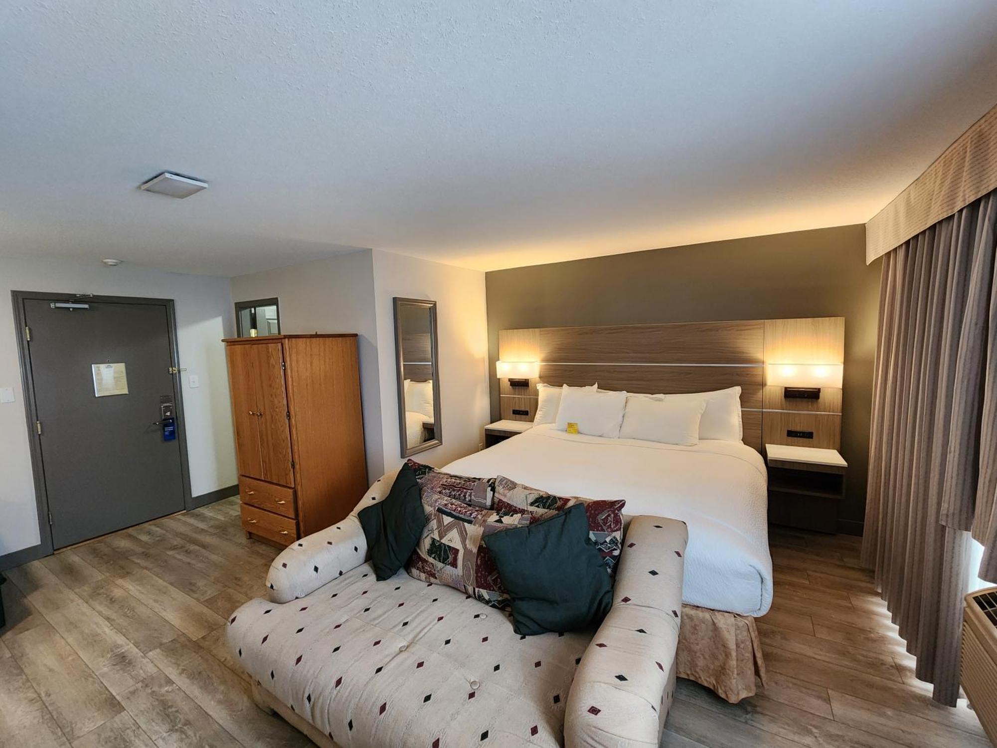 Days Inn By Wyndham Penticton Conference Centre Экстерьер фото